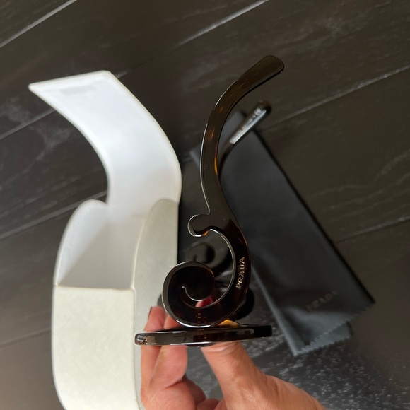 Authentic Prada Baroque tortoise sunglasses. - Picture 3 of 9